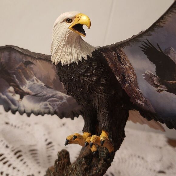 Bradford Exchange "Valley Kings" from Wings of Power Collection Eagle Statue - Picture 5 of 6